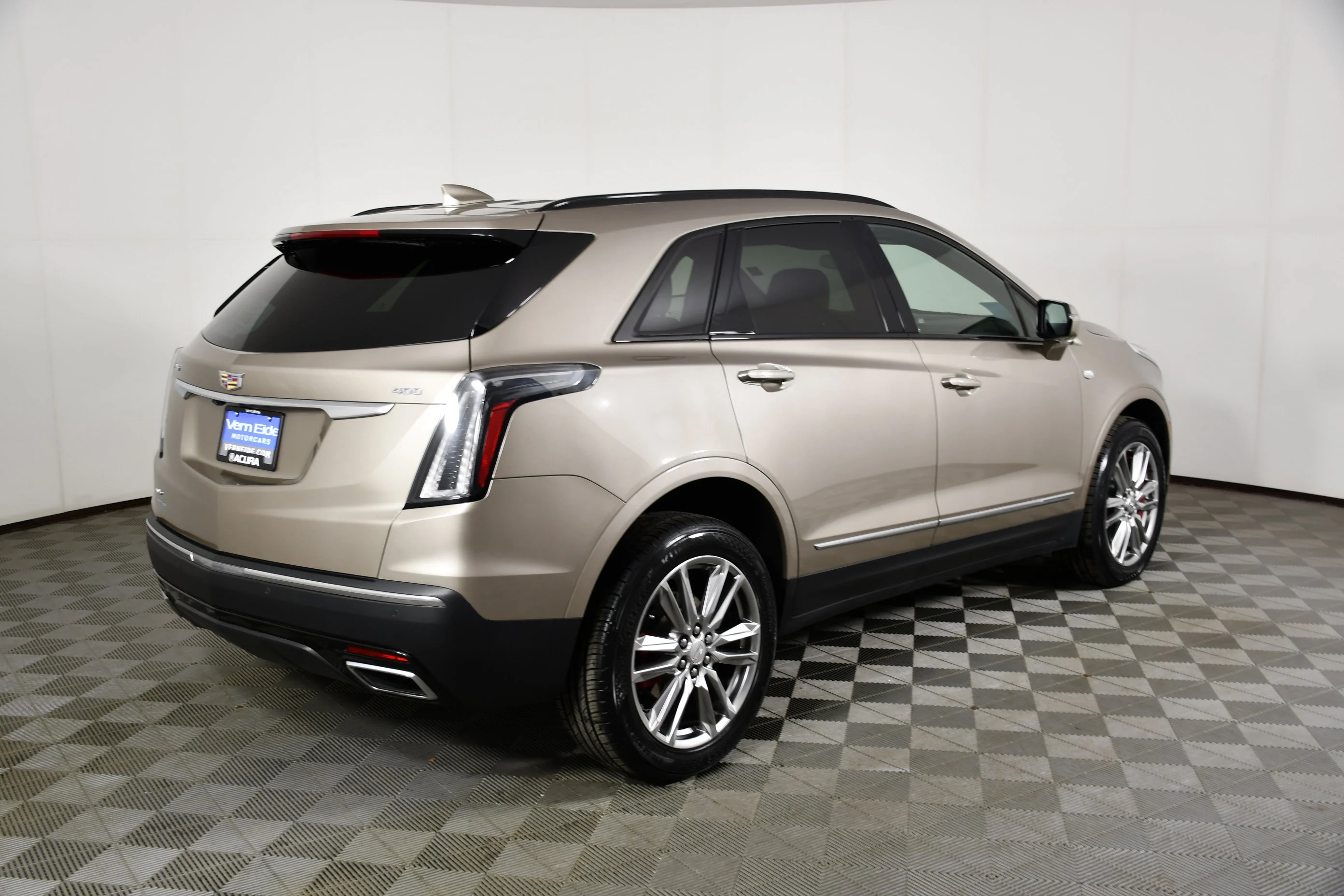 Used 2023 Latte Ea Cadillac AWD Sport image 6