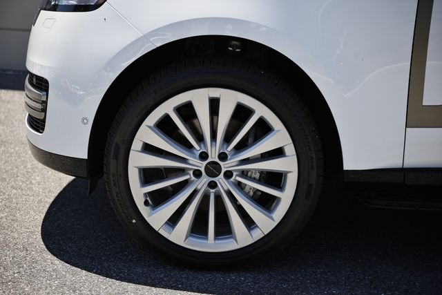 New 2026 Fuji White Land Rover SE 7 Seats image 5