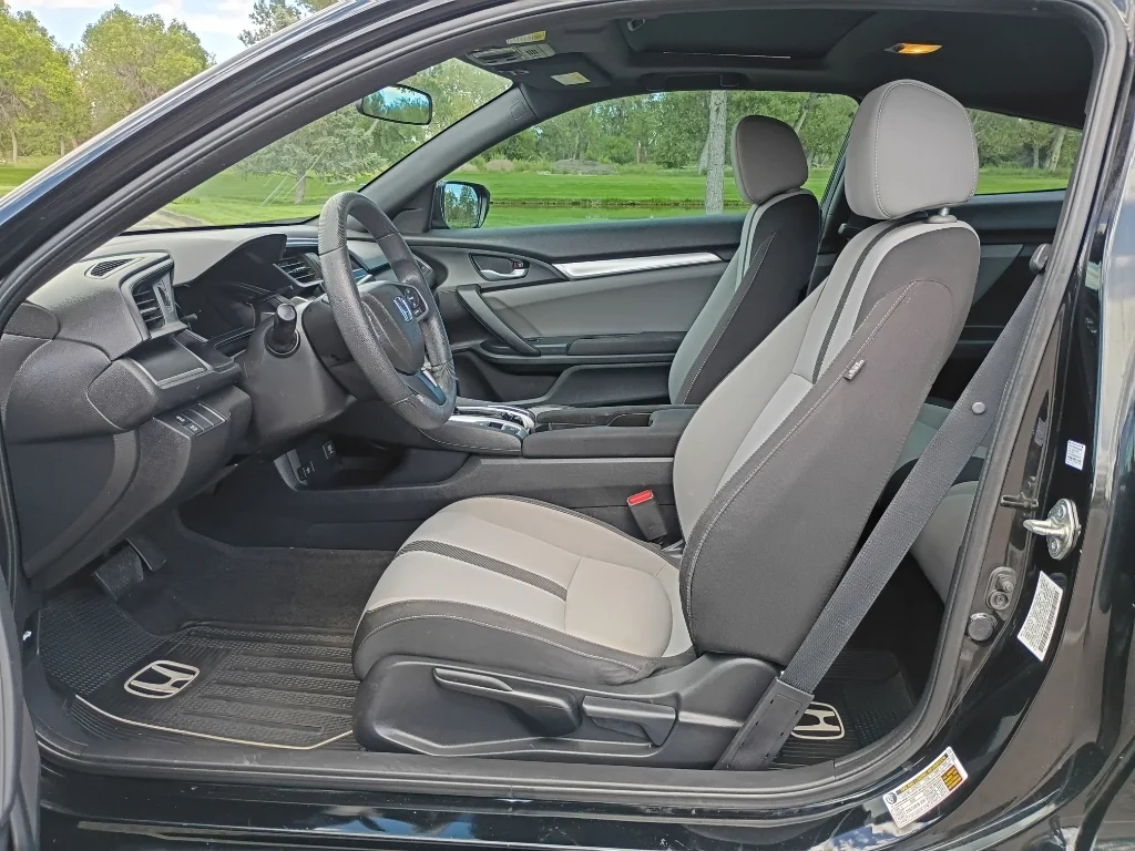 Used 2018 Crystal Black Pearl Honda LX-P image 17