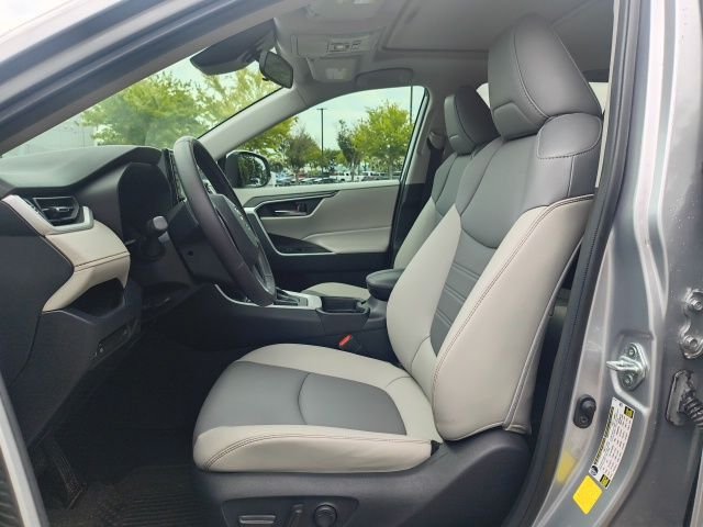 Used 2021 Silver Toyota XLE Premium image 12