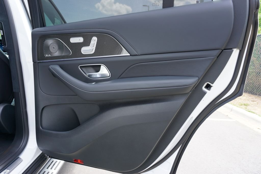 New 2026 MANUFAKTUR Moonlight White Metallic Mercedes-Benz GLS 63 AMG® image 43