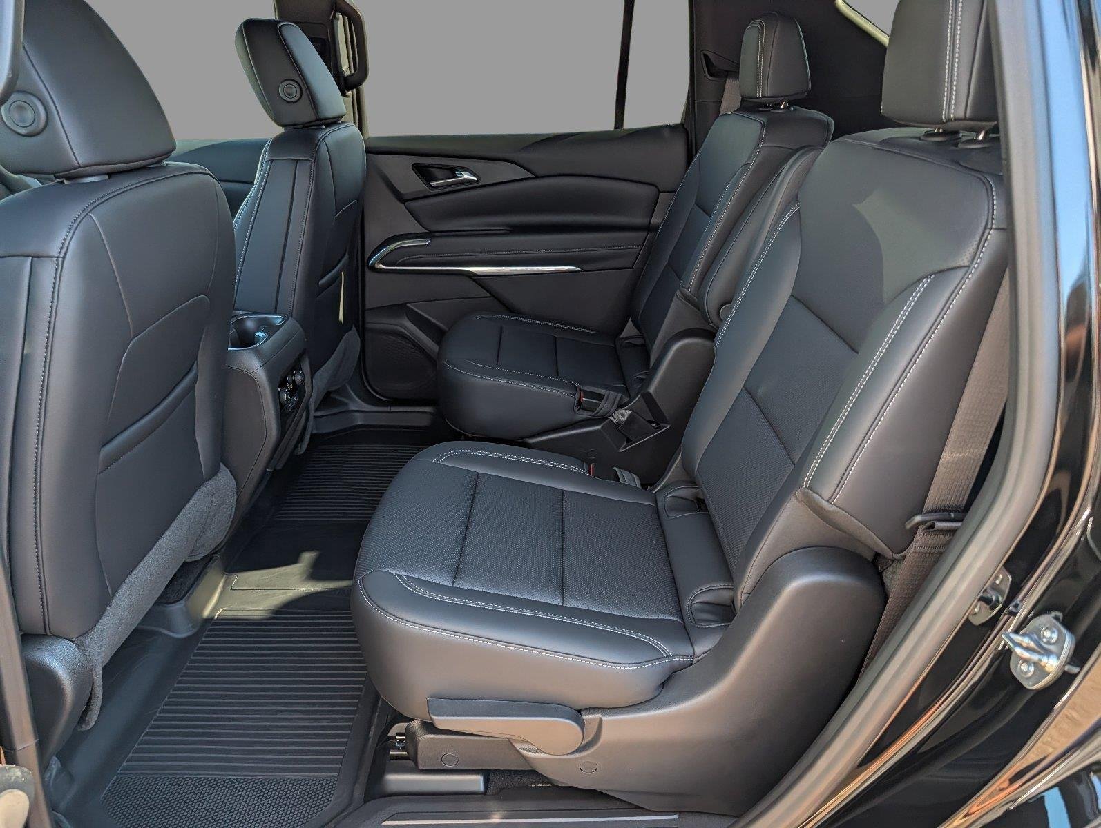 2027 Chevrolet Traverse LT - Photo 32