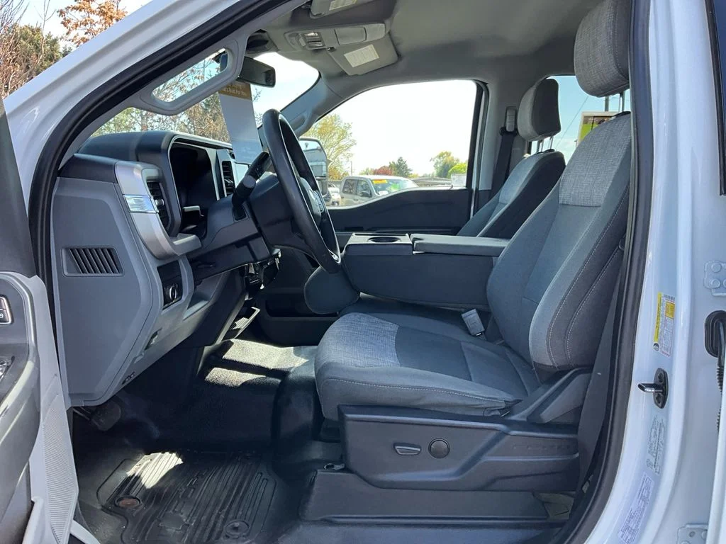 Used 2023 Oxford White Ford XLT image 17