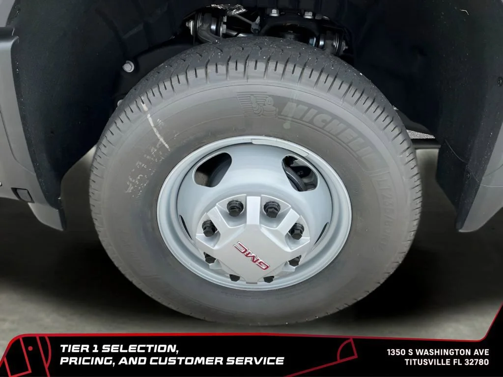 New 2026 Summit White GMC Pro image 17