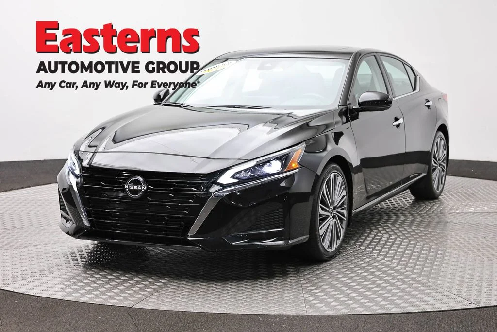 Used 2023 Black Nissan 2.5 SL image 1