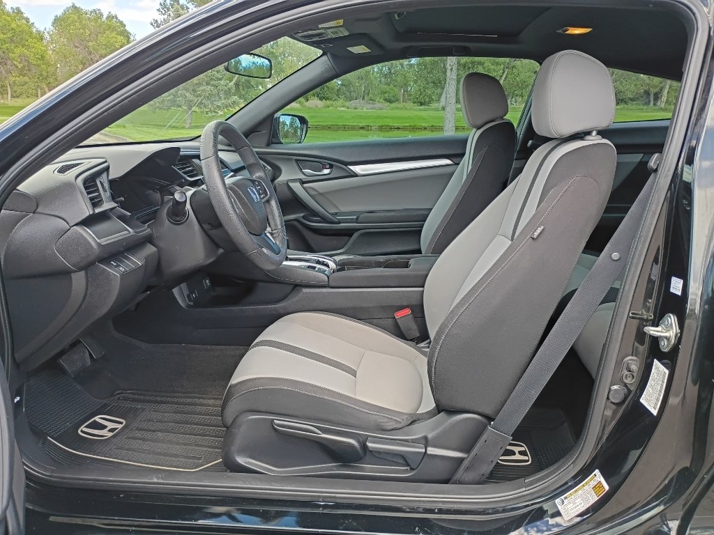Used 2018 Crystal Black Pearl Honda LX-P image 17