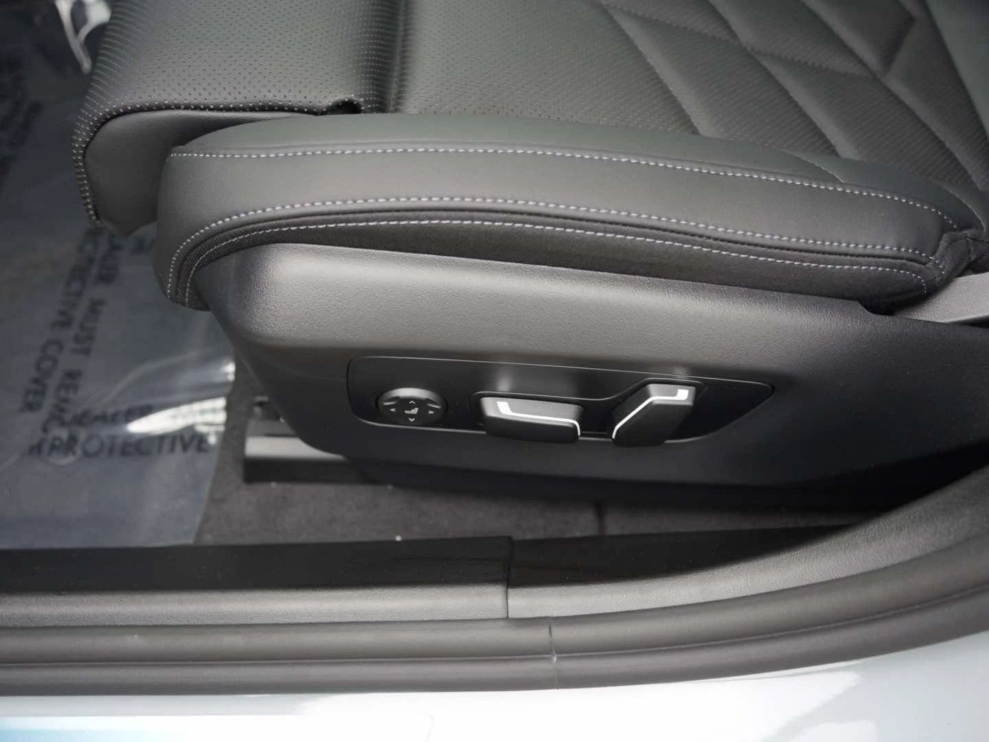 New 2026 Brooklyn Grey Metallic BMW M60 image 13