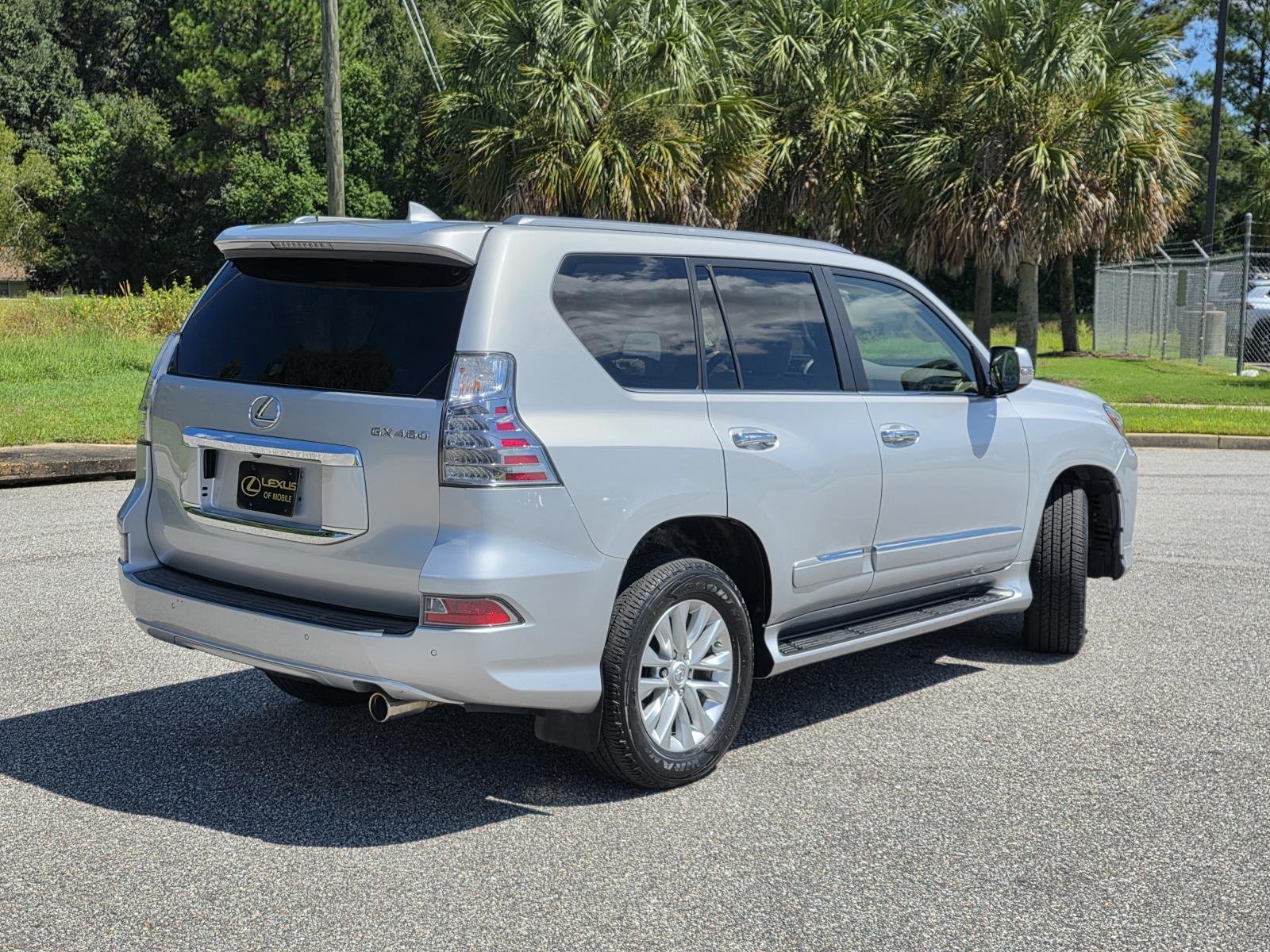 Used 2017 Silver Lexus 460 image 5