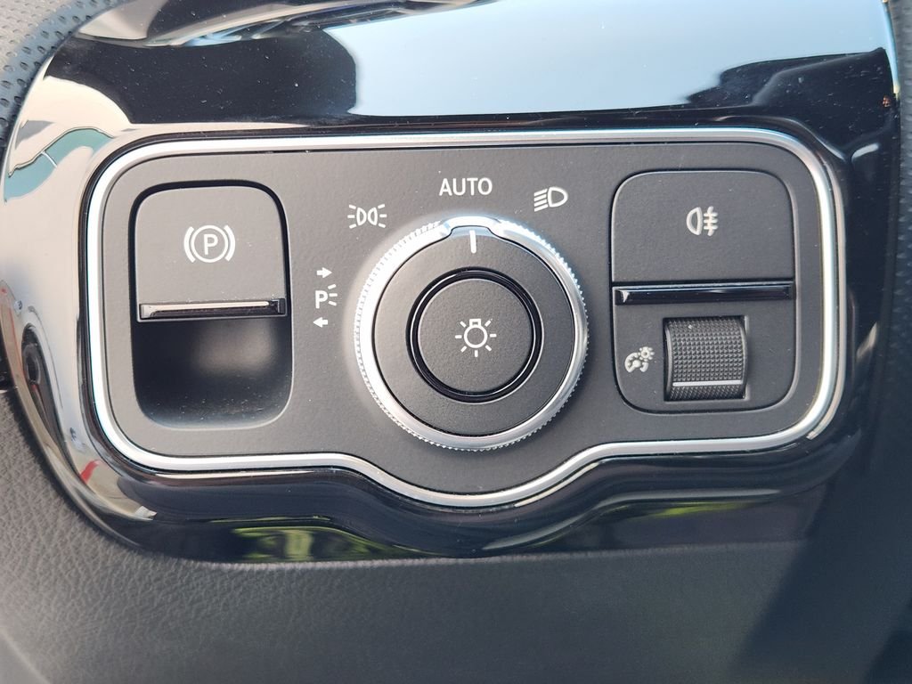 Used 2022 Iridium Silver Metallic Mercedes-Benz CLA 35 AMG® image 23