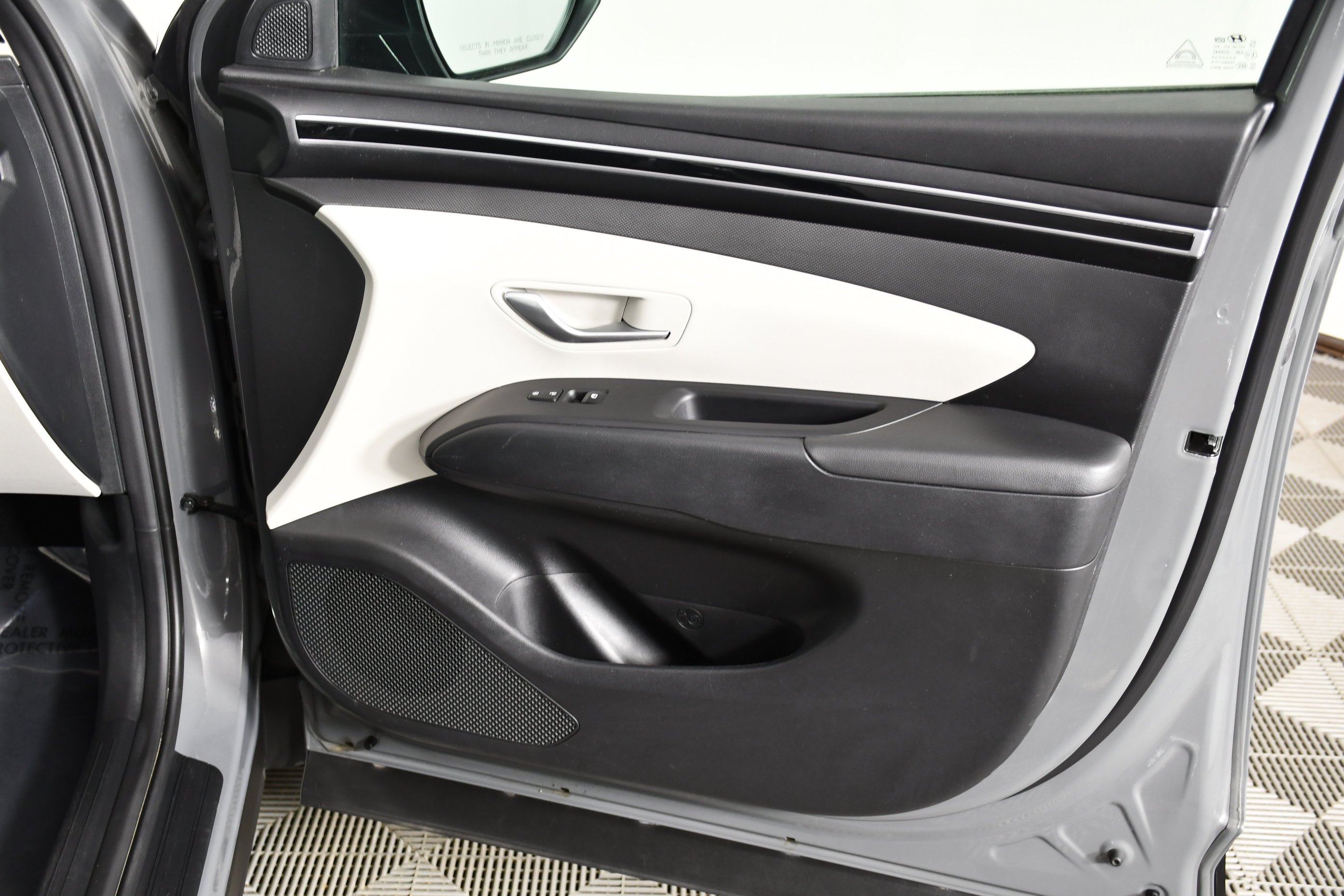 Used 2024 Hampton Gray Hyundai SEL image 31