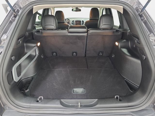 Used 2016 Granite Crystal Metallic Clearcoat Jeep Limited image 34
