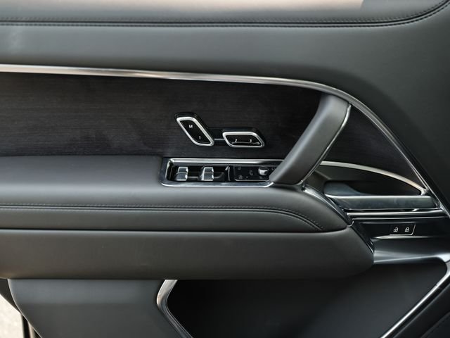 New 2026 Santorini Black LAND ROVER SE image 18