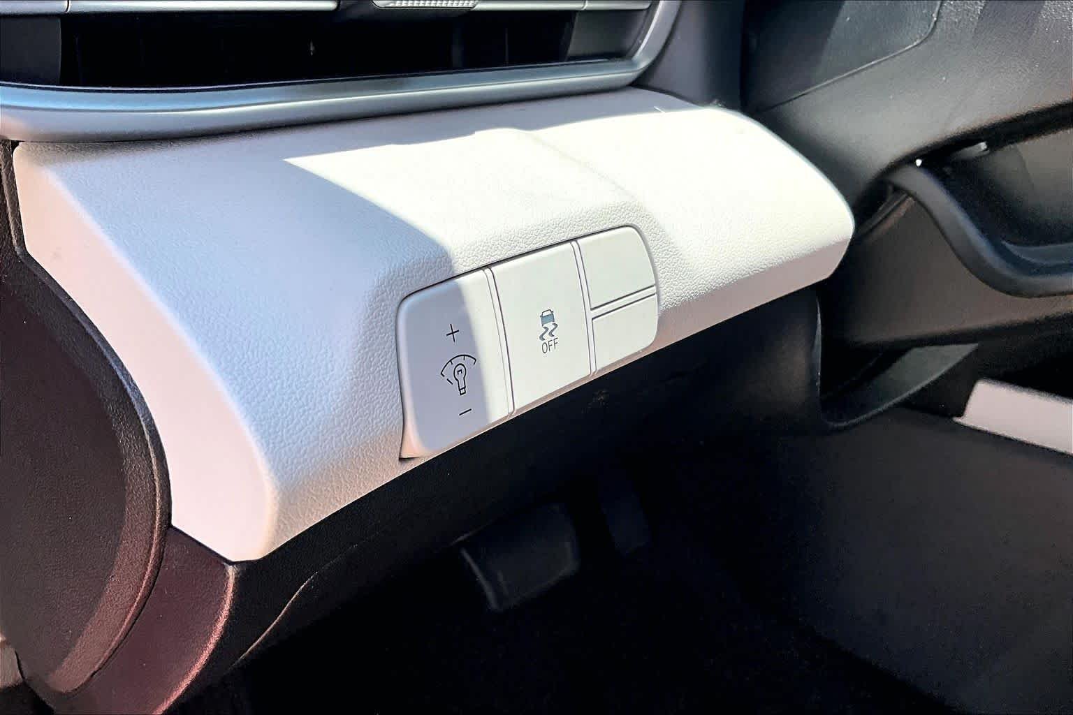 2025 Hyundai Elantra Limited - Photo 30