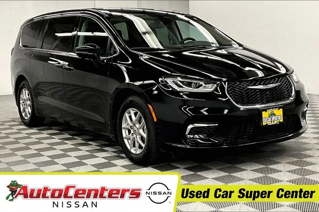 2024 Chrysler Pacifica Touring L's photo