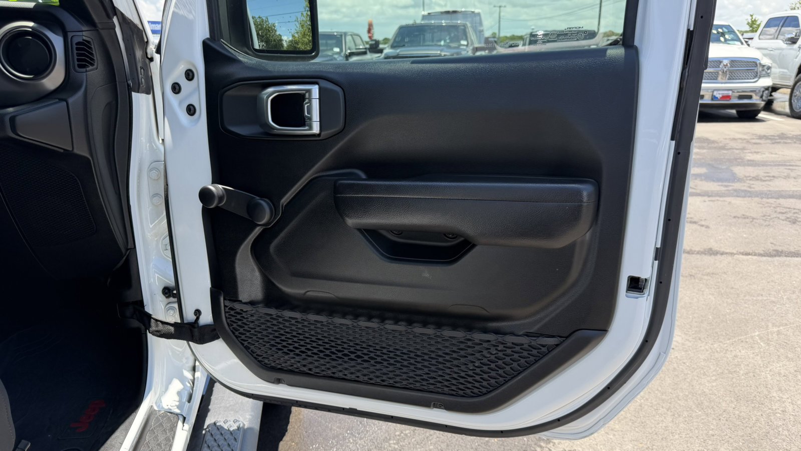 Used 2022 Bright White Clearcoat Jeep Sport image 22