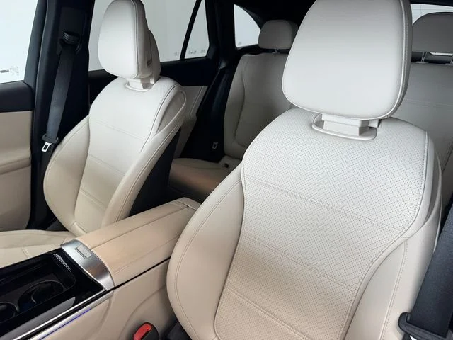 Certified Used 2026 Polar White Mercedes-Benz GLC 300 image 44