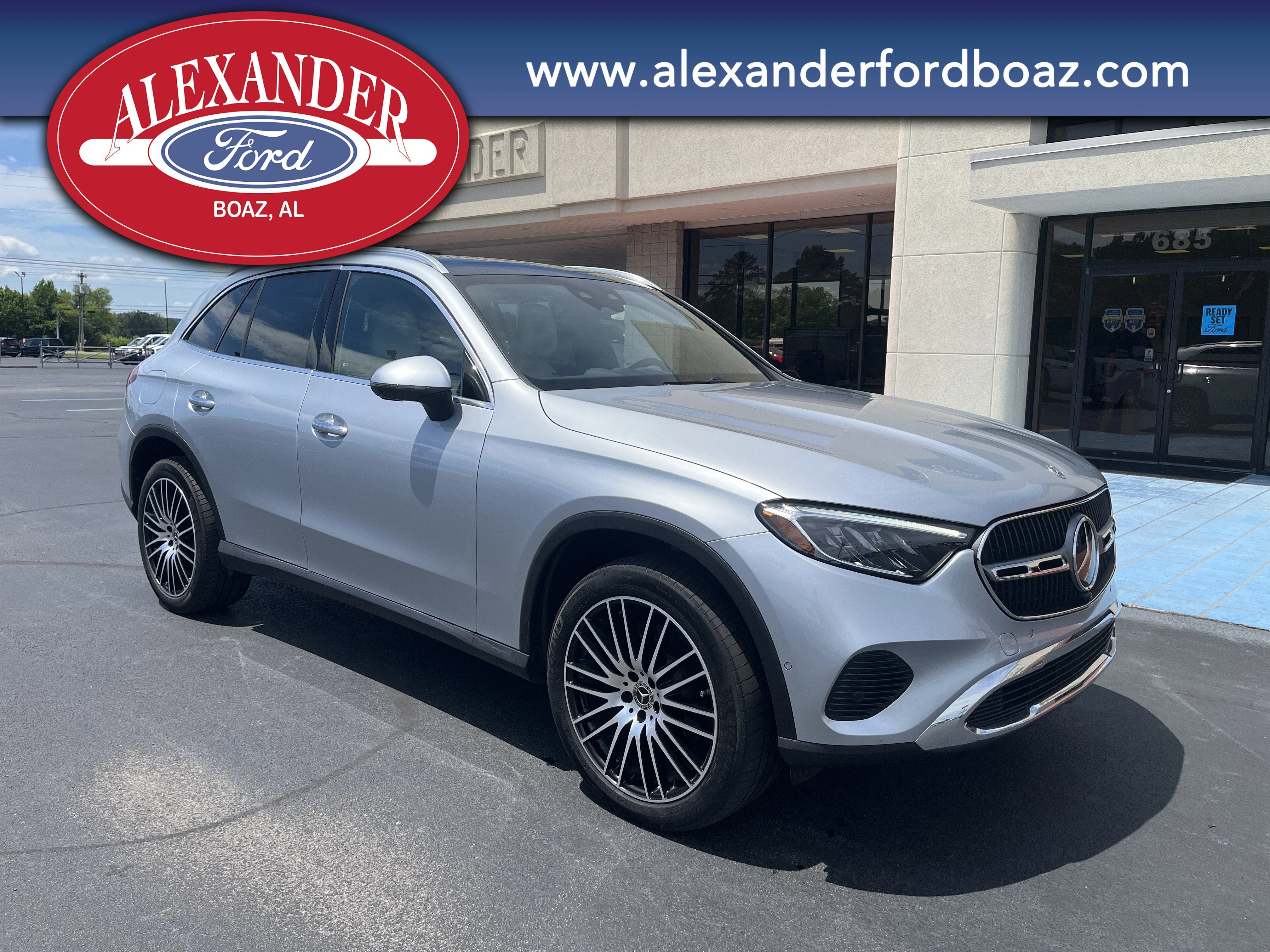 Used 2025 Silver Mercedes-Benz GLC 300 image 3