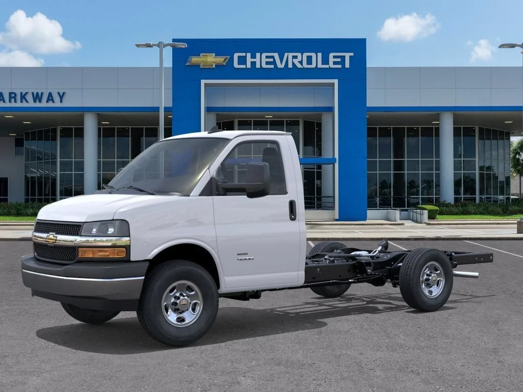 New 2025 Summit White Chevrolet 1WT image 2