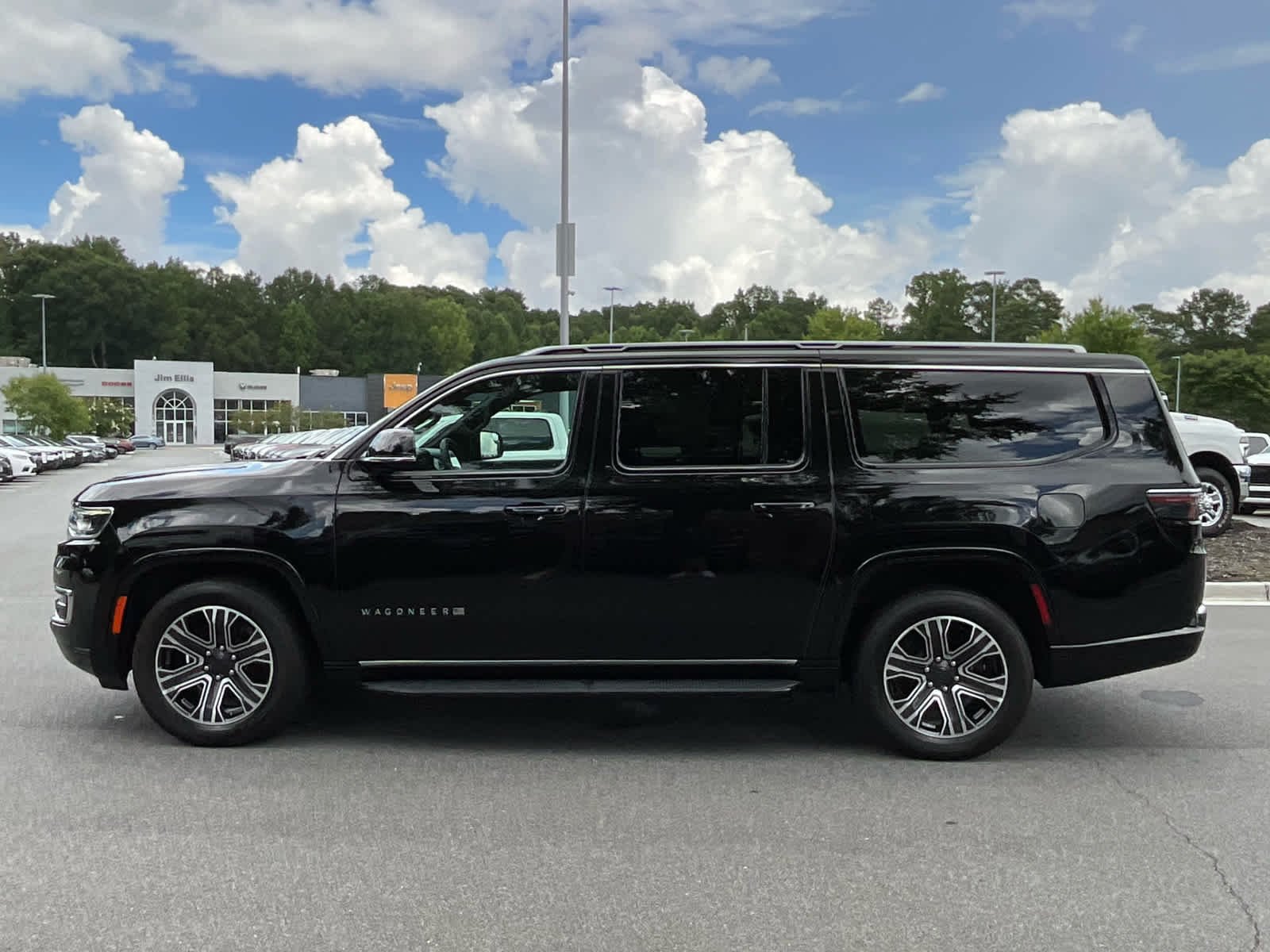 Used 2024 Diamond Black Crystal Pearlcoat Jeep Series II image 8