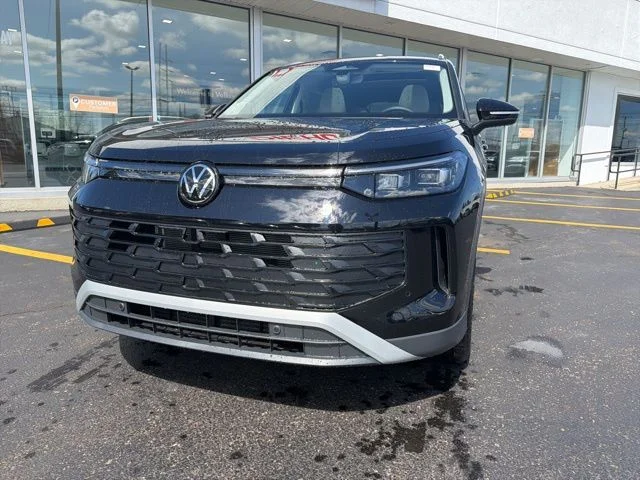 New 2026 Deep Black Pearl Volkswagen 2.0T SE image 15