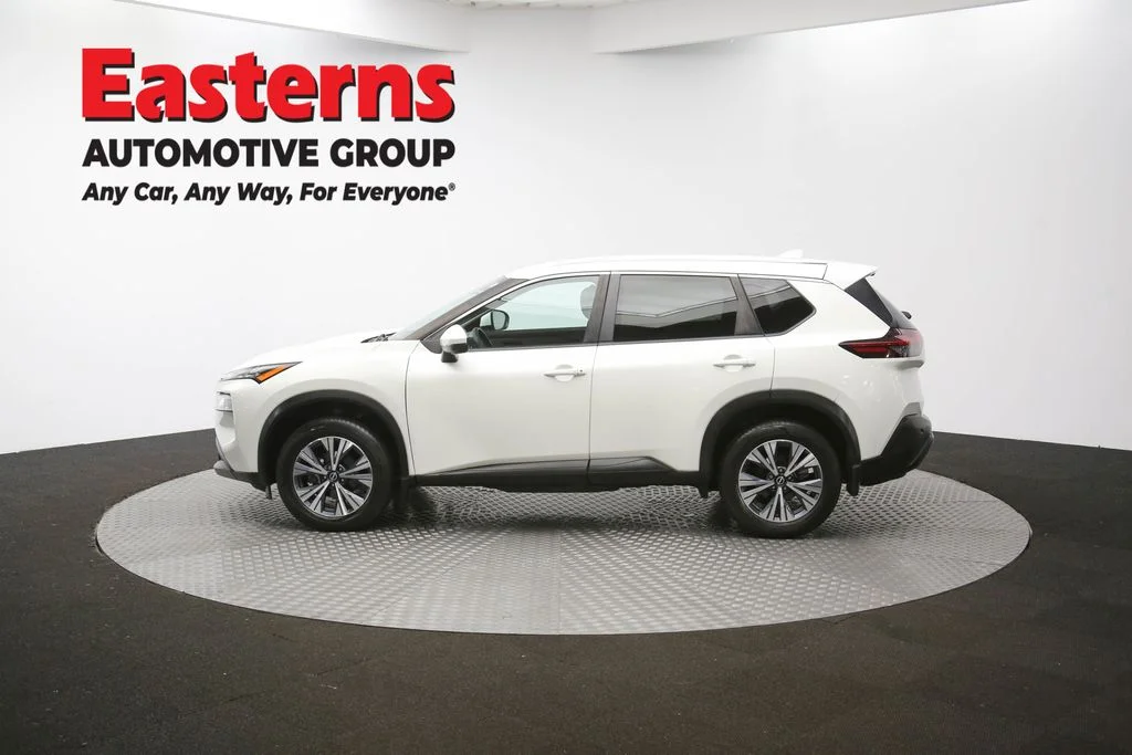 Used 2022 White Nissan SV image 58