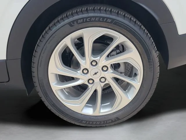 New 2027 Summit White Chevrolet LT image 28