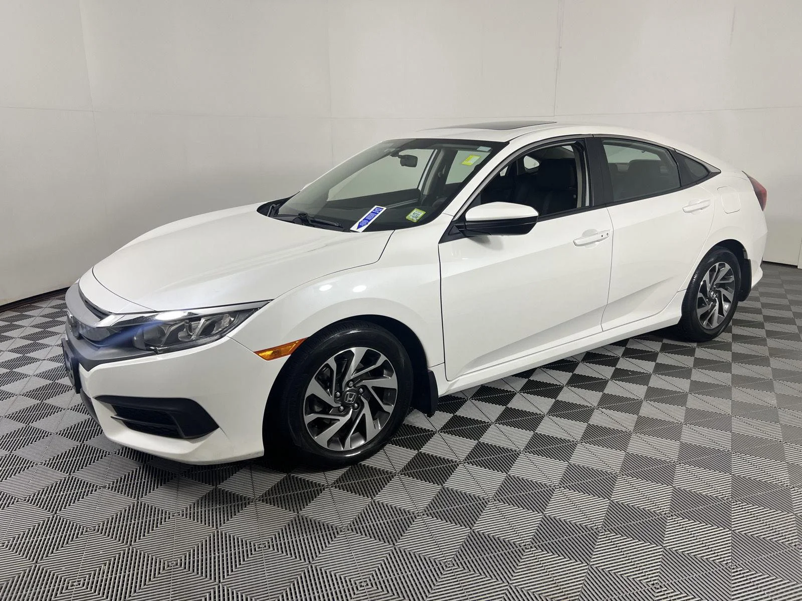Used 2018  Honda EX image 8