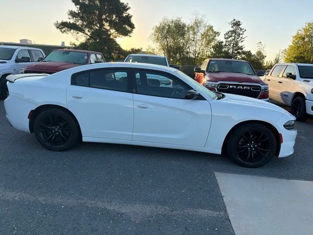 Used 2018 White Dodge SXT image 4
