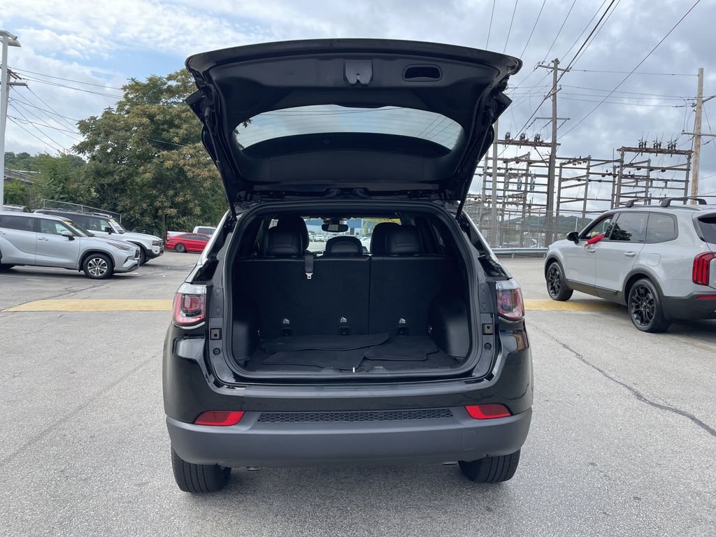 Used 2023 Black Jeep Latitude Lux image 13