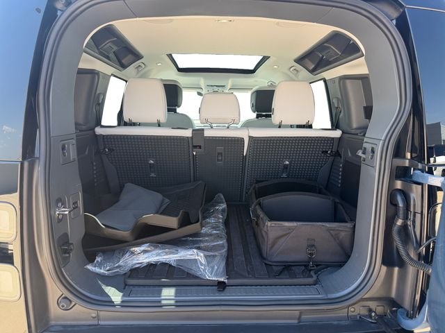 Certified Used 2026 Blue Land Rover X-Dynamic SE image 18