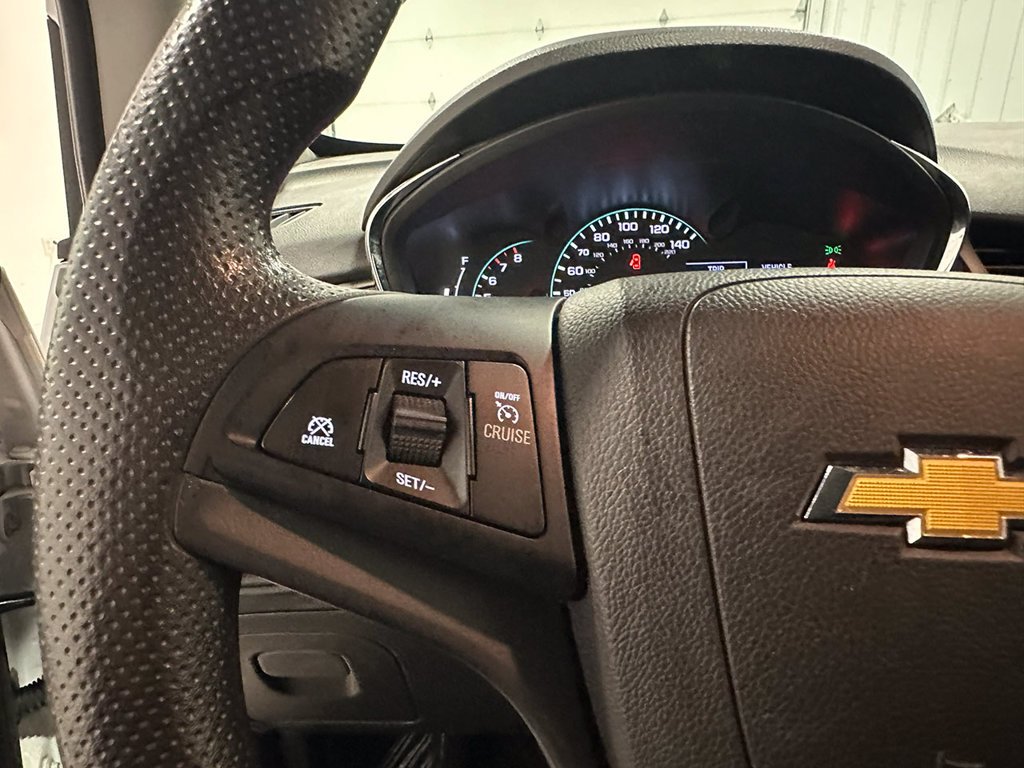 Used 2020 White Chevrolet LS image 28