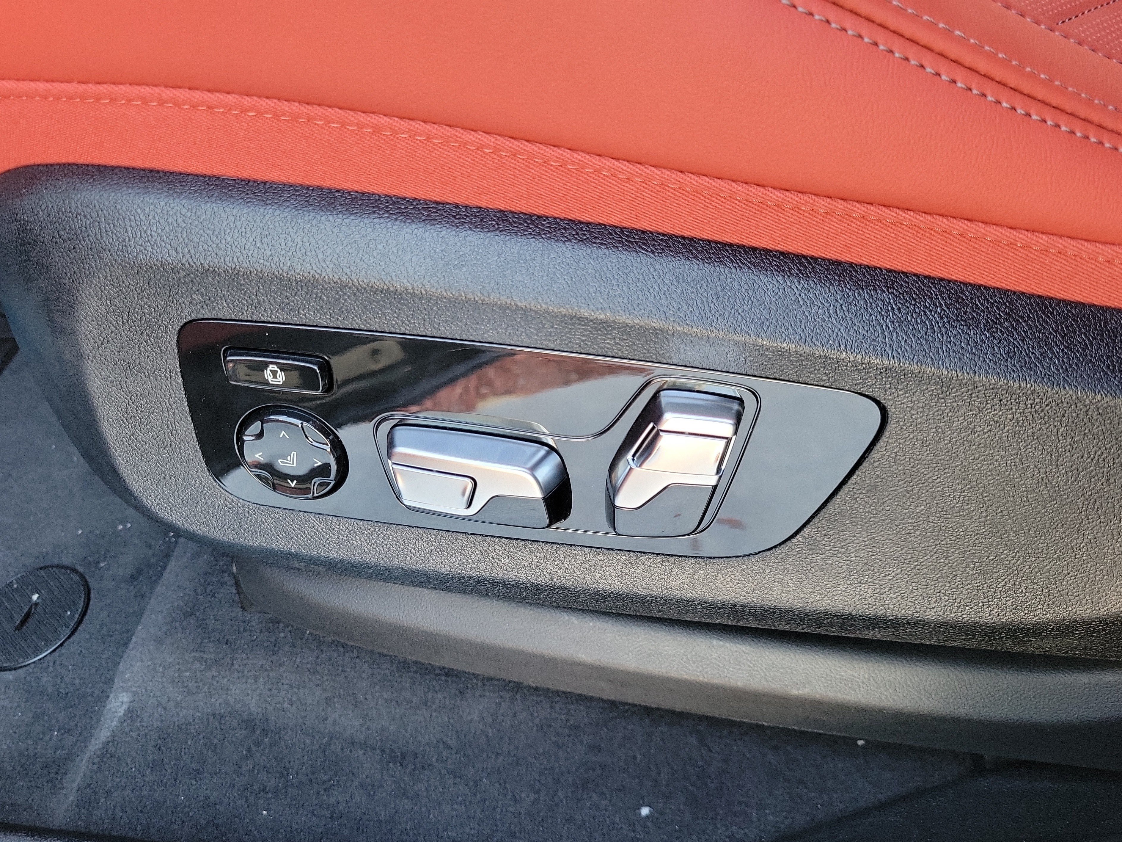 New 2026 Mineral White Metallic BMW Label image 15