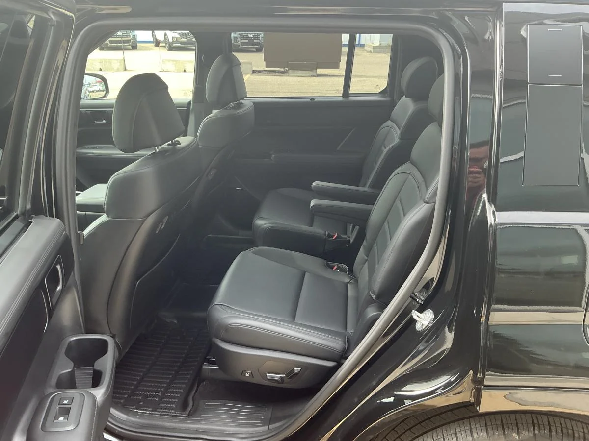 Used 2024 Black Hyundai Ultimate Calligraphy image 33