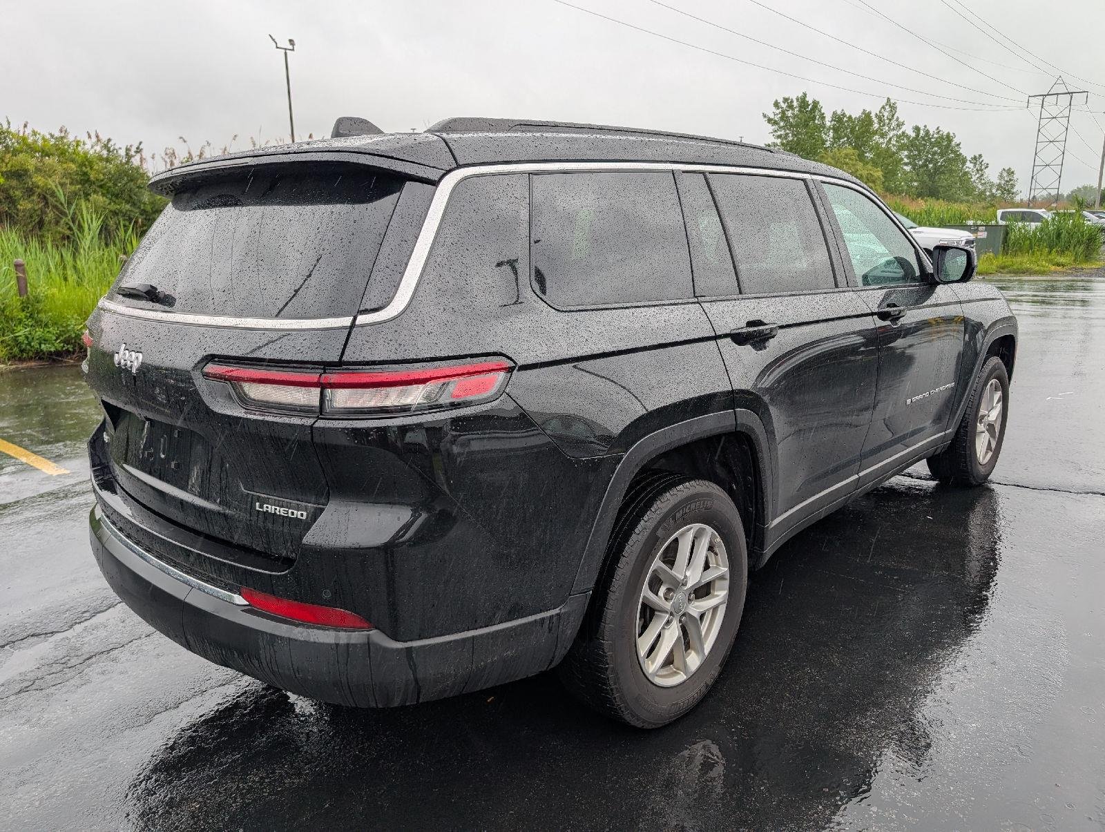 Used 2025 Diamond Black Crystal Pearlcoat Jeep Laredo X image 8