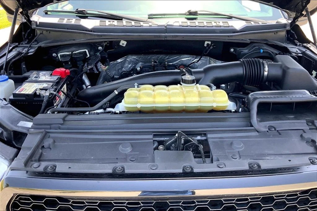 Used 2019 Black Ford XL image 9