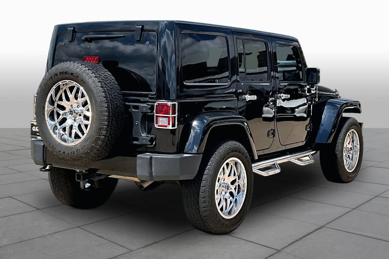 Used 2015 Black Clearcoat Jeep Altitude image 10