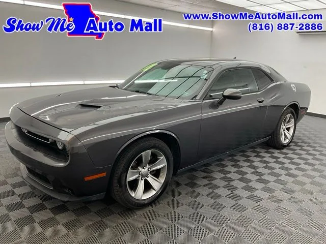 2015 Dodge Challenger SXT's photo