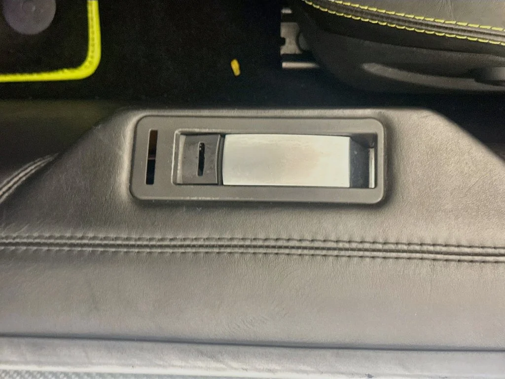 Used 2019  Lamborghini Base image 18