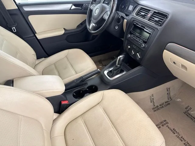 Used 2014  Volkswagen 2.0L TDI image 25
