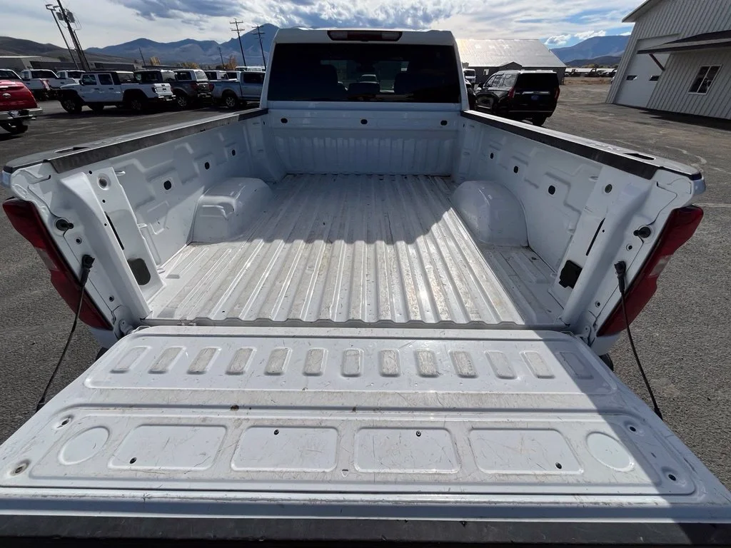 Used 2025 Summit White Chevrolet LT image 17