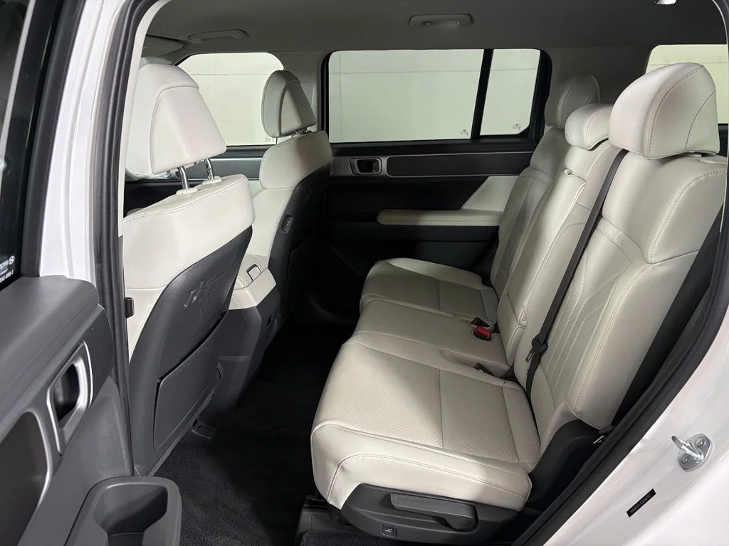 Used 2025 White Hyundai SEL image 36