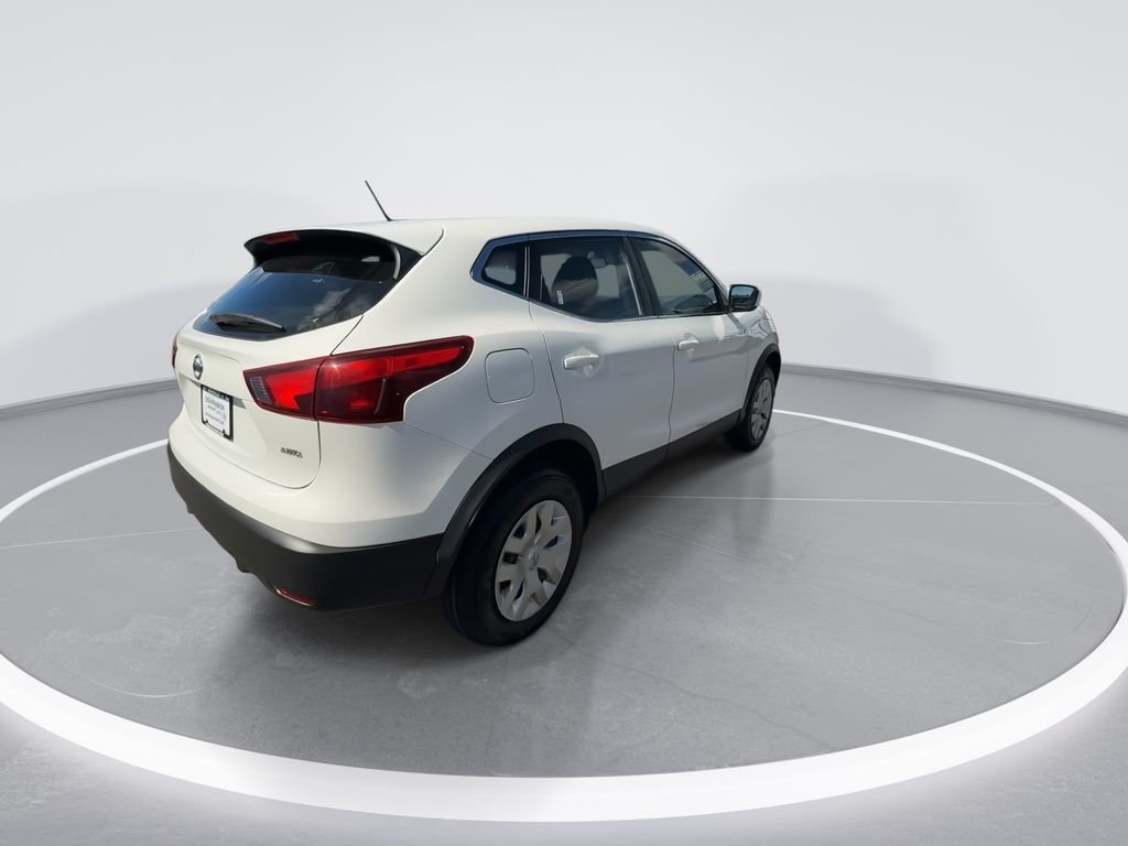 Used 2018 White Nissan S image 8