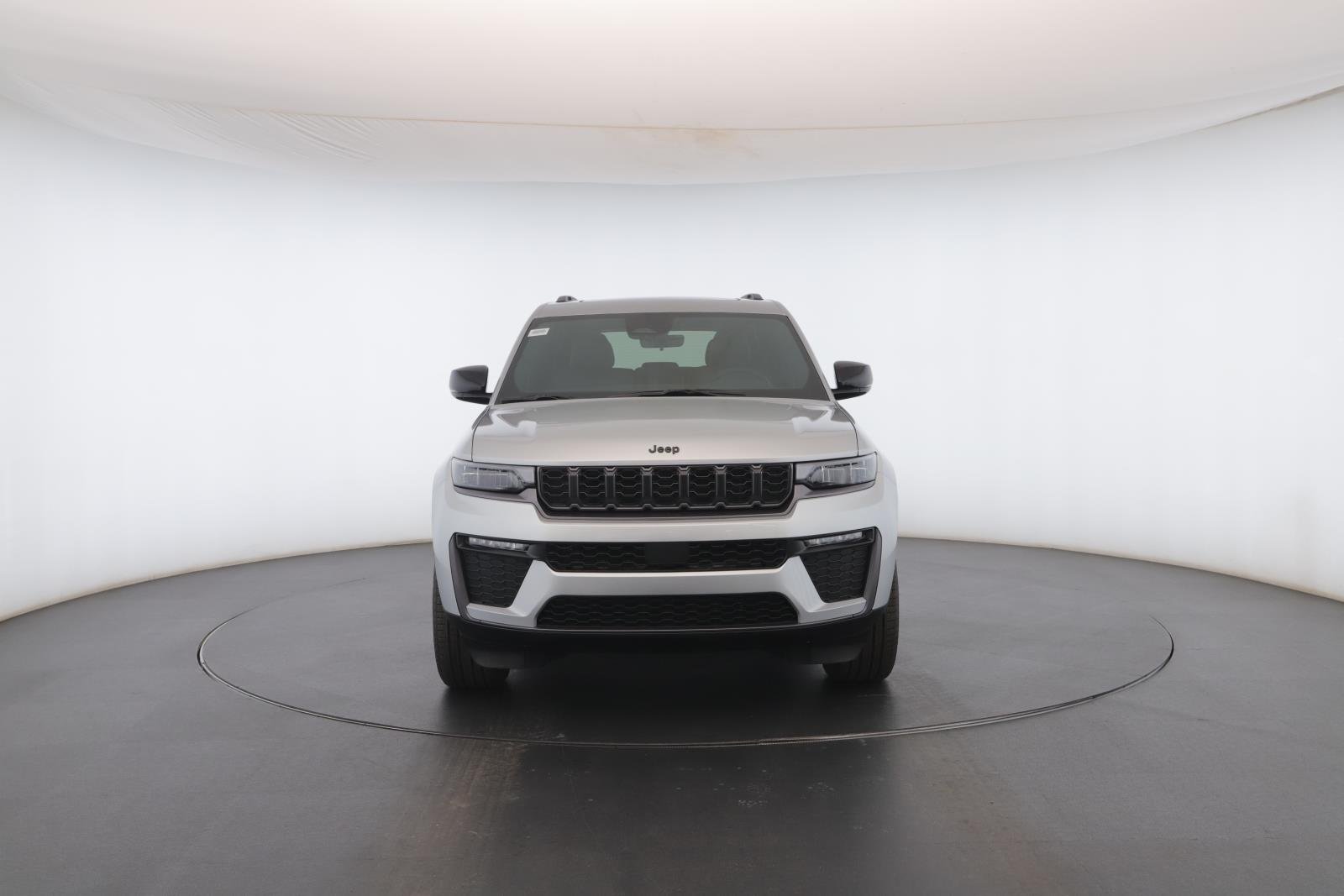 New 2026 Silver Zynith Exterior Paint Jeep Limited image 20