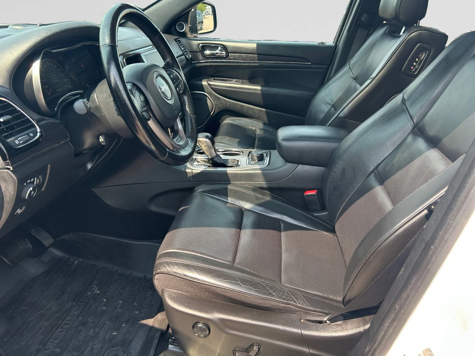 Used 2021 White Jeep OVERLAND HIGH ALTITUDE EDITION image 13