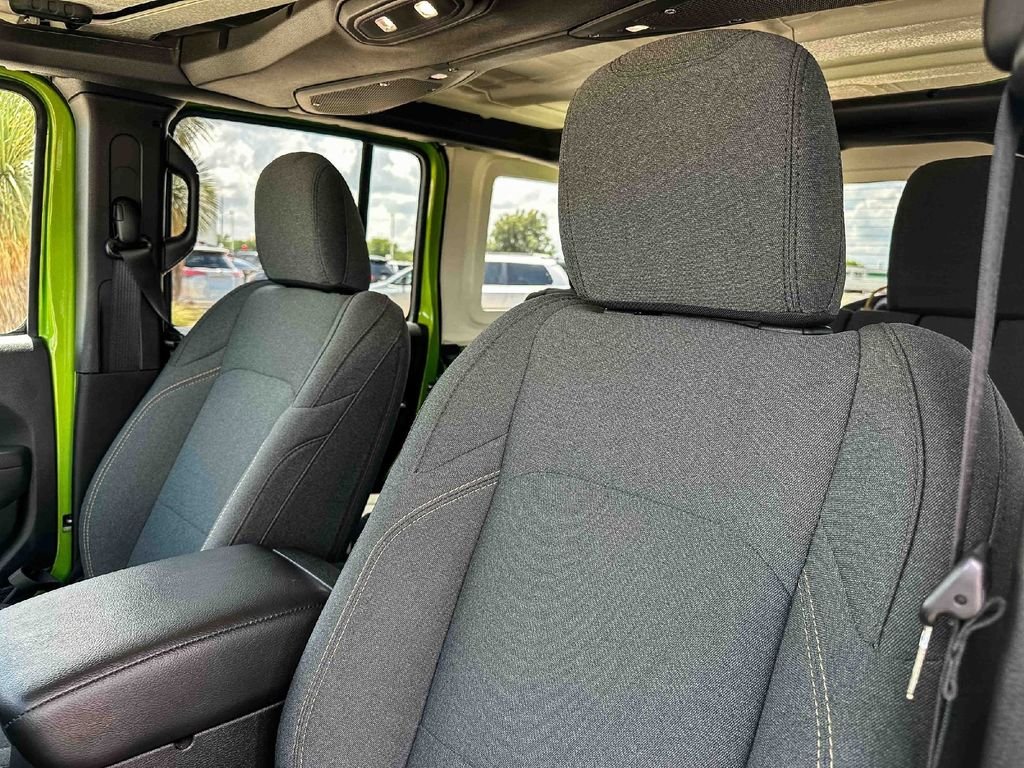 Used 2025 Green Jeep Sport S image 14