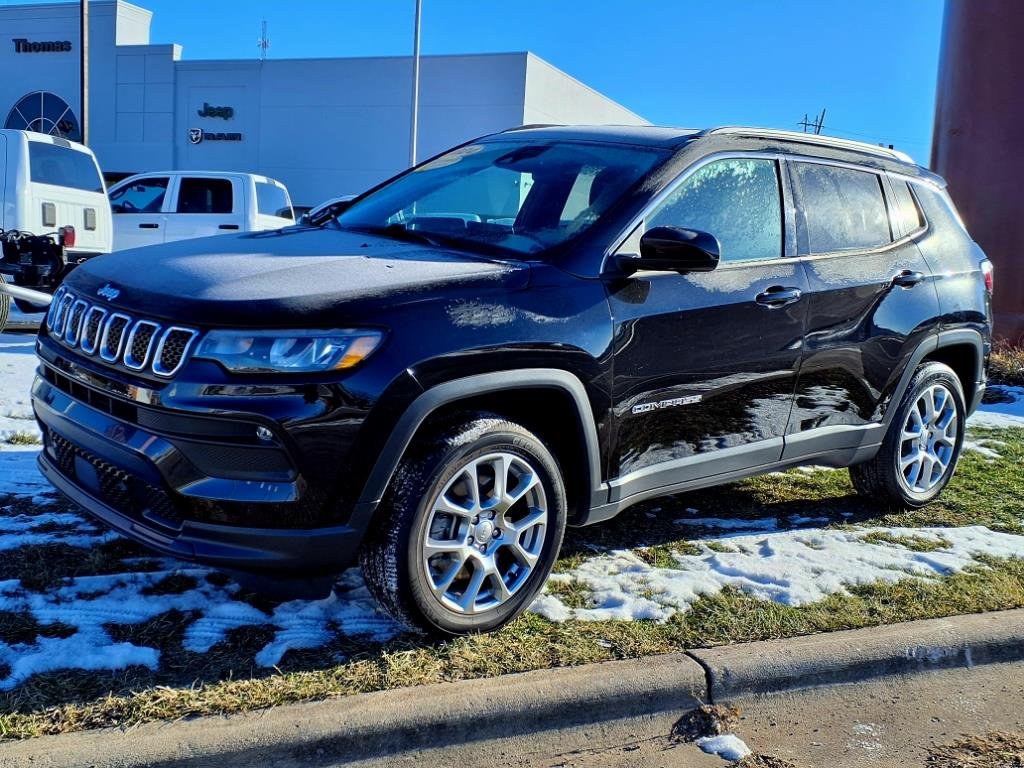 Used 2024 Black Jeep Latitude Lux image 1