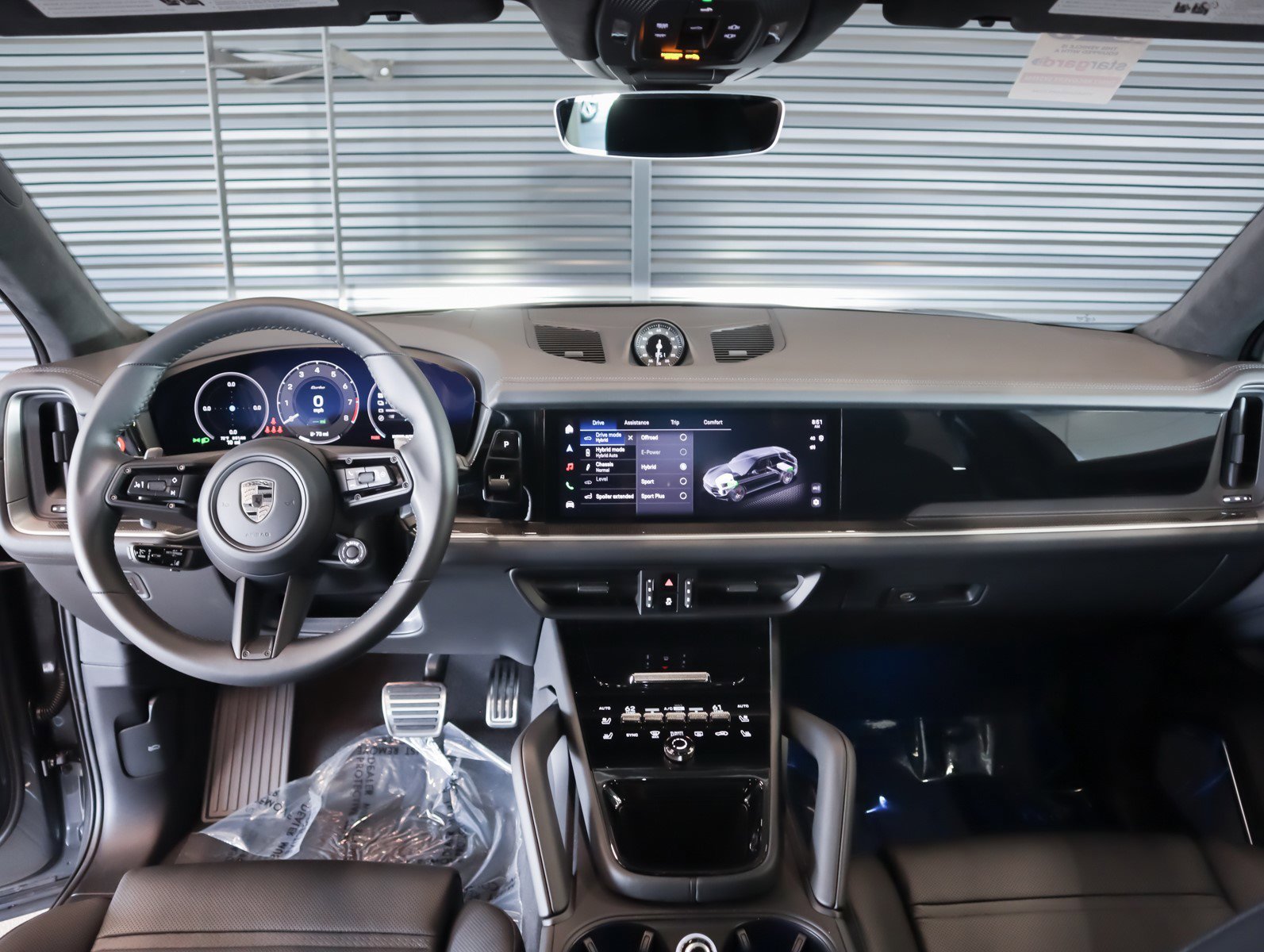 2025 Porsche Cayenne Turbo E-Hybrid - Photo 15