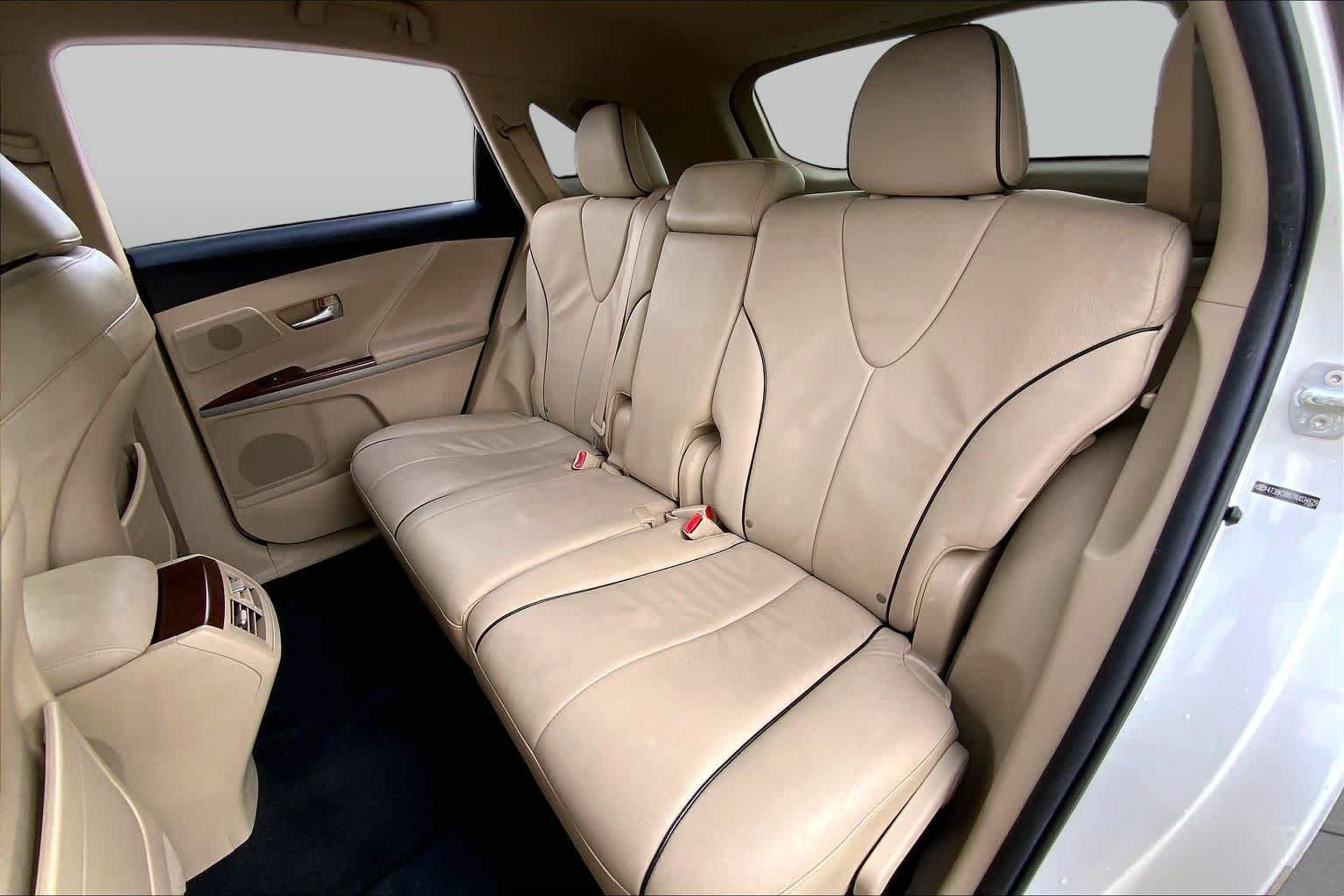 Used 2010 Blizzard Pearl Toyota  image 18