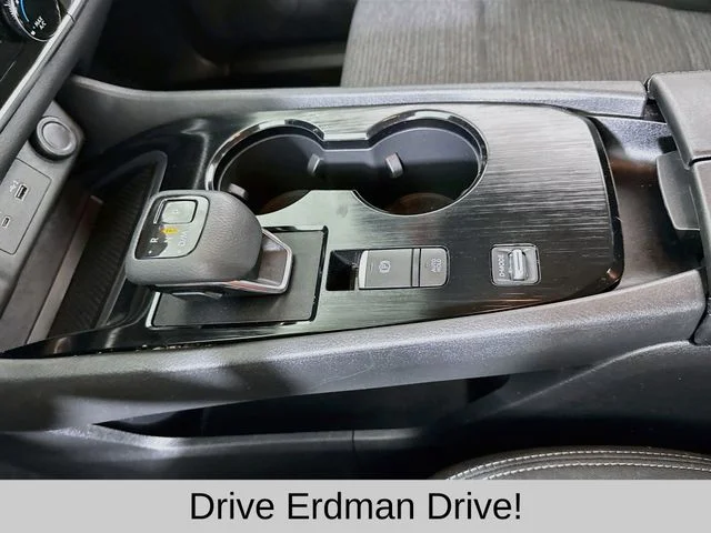 Used 2021 White Nissan S image 18