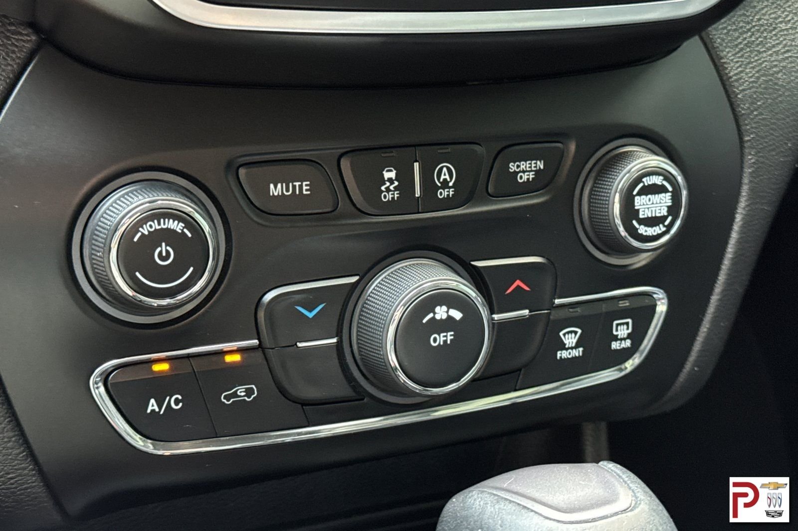 Used 2019 Gray Jeep Latitude Plus image 23